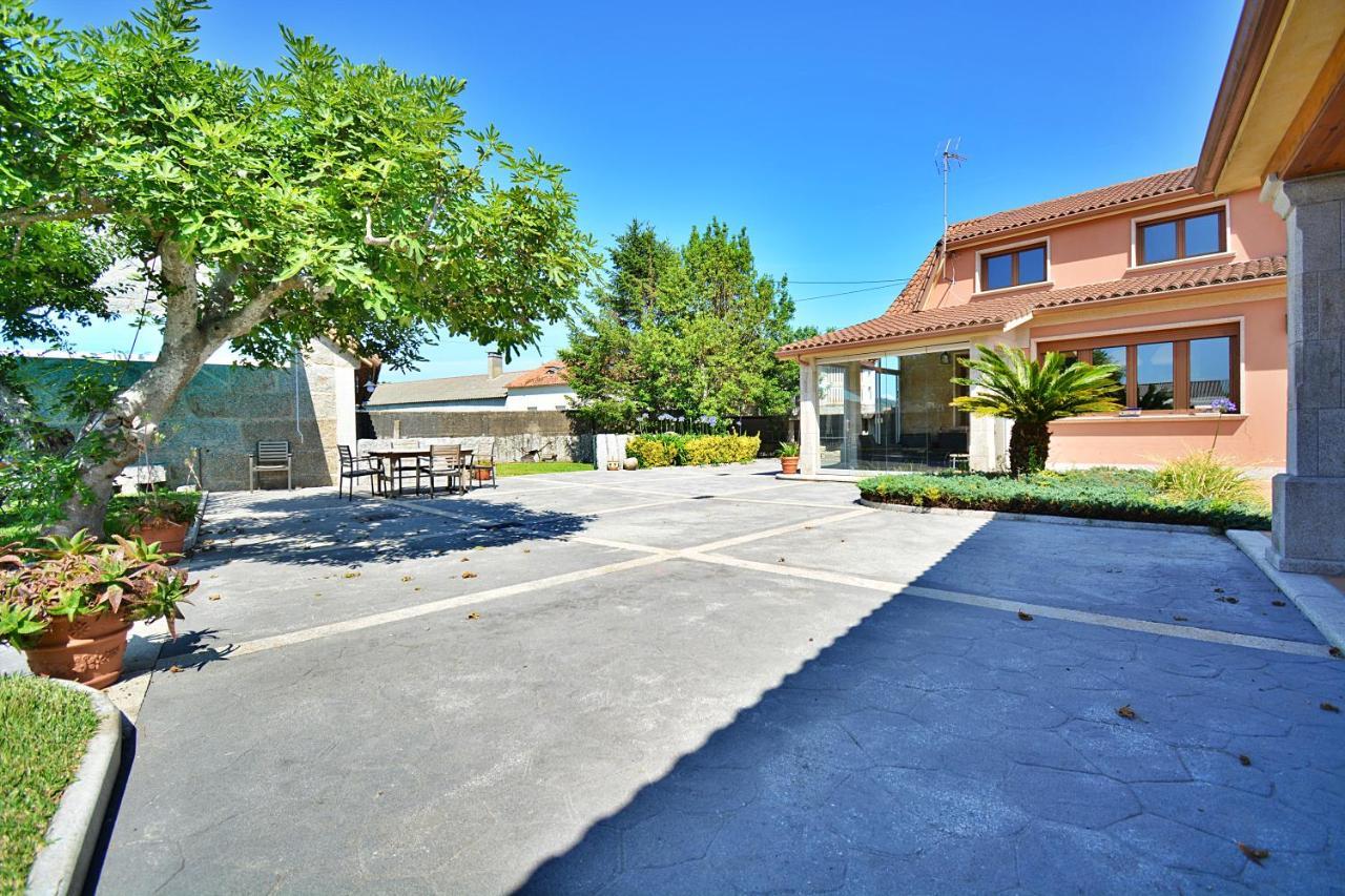 Galihost - Casa Con Precioso Jardin En Vilanova De Arousa Esterno foto